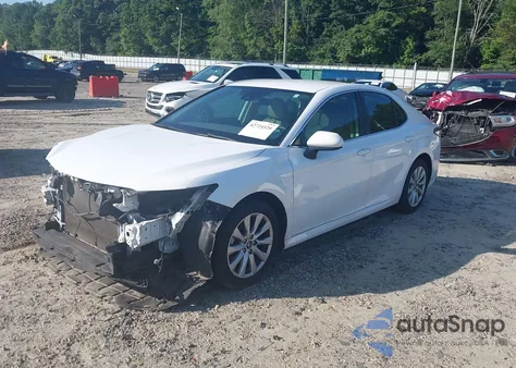 2019 Toyota Camry L/Le/Xle/Se/Xse z USA, uszkodzony, nr VIN 4T1B11HK7KU262896